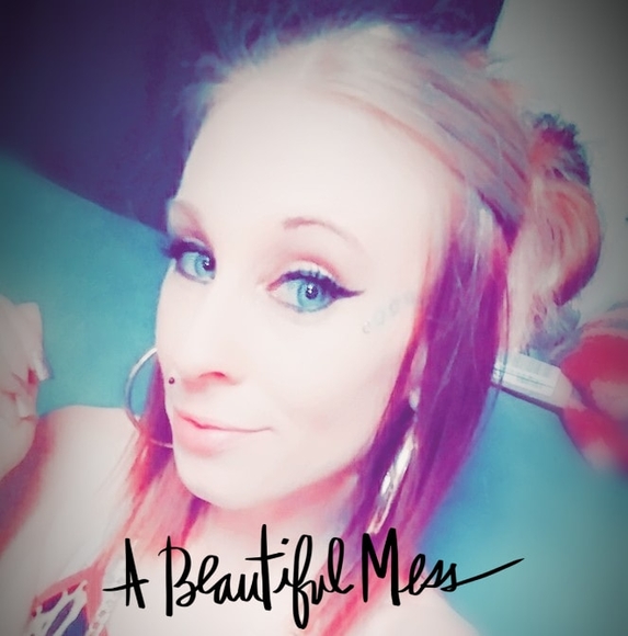 mandi_kelly